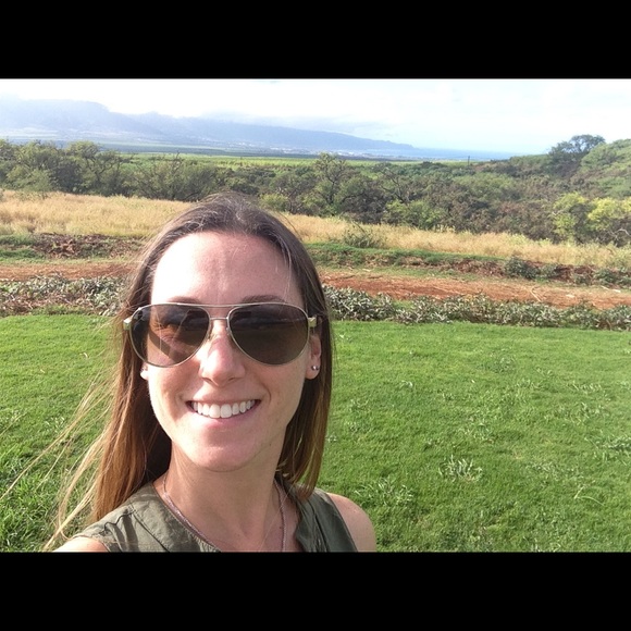 Meet your Posher, Lauren - Picture 1 of 1