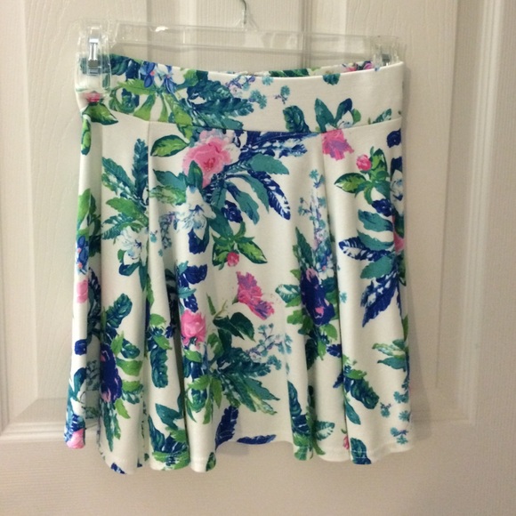 H&M FLORAL SKATER SKIRT- WORN ONCE