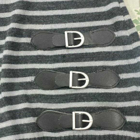 J.J. Basics Sweater - Picture 2 of 3