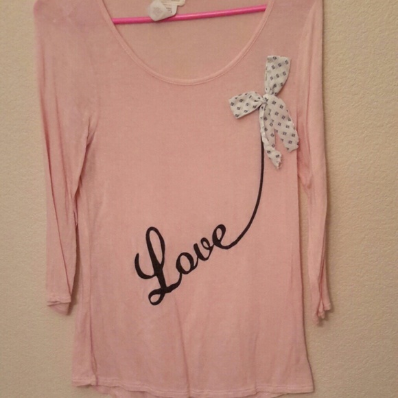 Stretchy light pink long sleeved shirt.