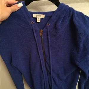 Cache sweater