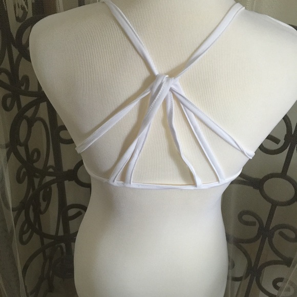 NEW..strappy bra with criss cross back..SZ large - Picture 2 of 4