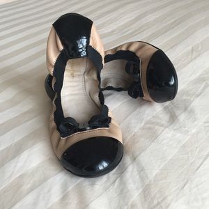 Salvatore Ferragamo tan/patent ballet flats