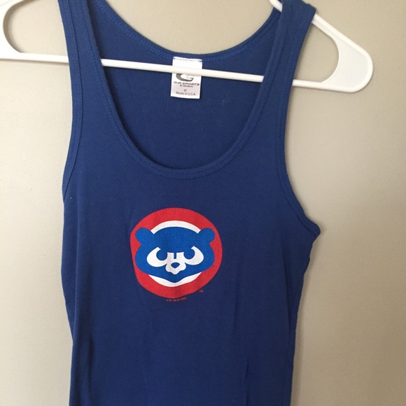 Women Chicago Cubs tank.