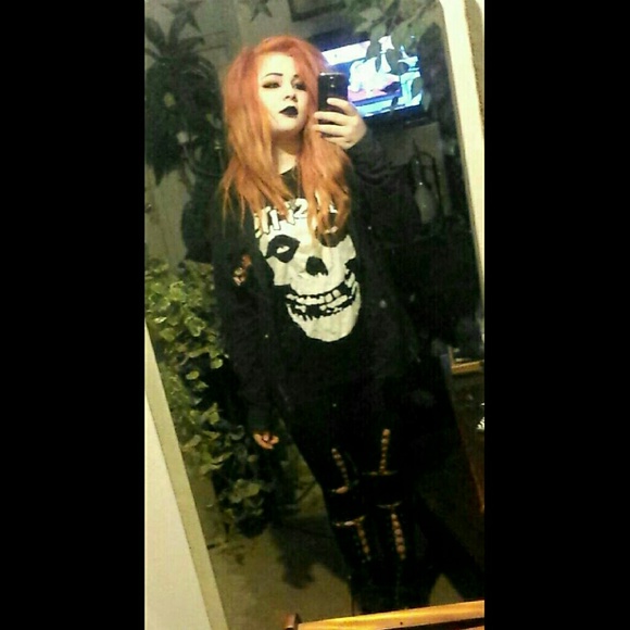 Meet your Posher, Nia - Picture 3 of 4