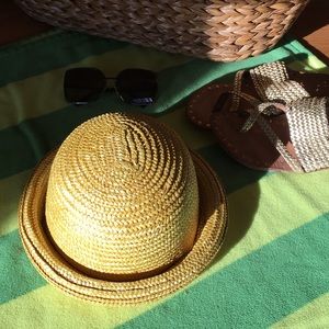 YELLOW STRAW HAT