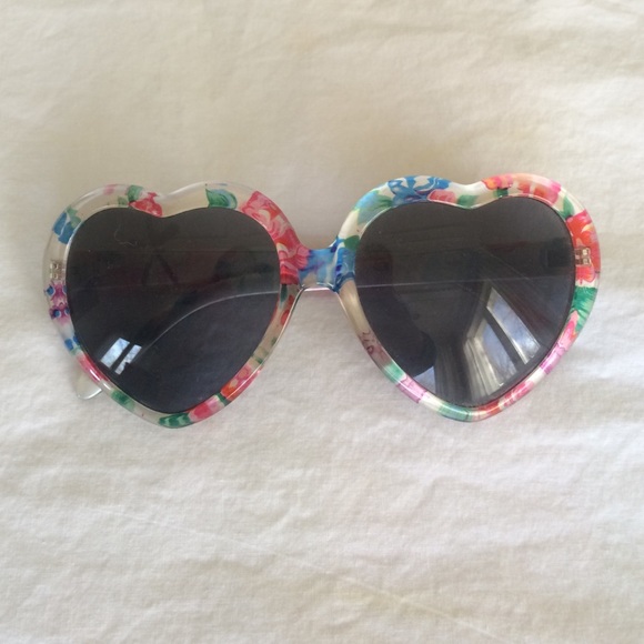 Heart-shaped floral sunglasses