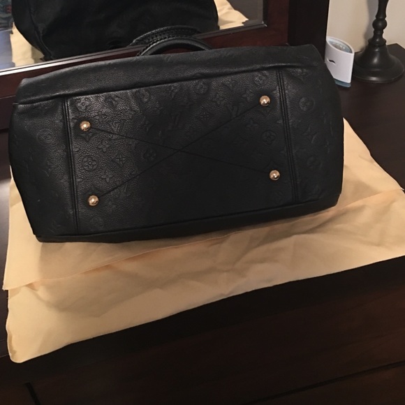 Louis Vuitton Empriente Leather Artsy Shoulder Bag - Picture 2 of 4