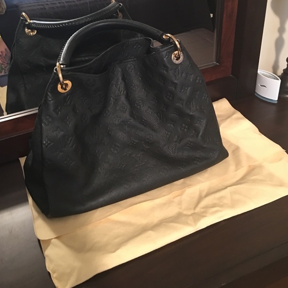 Louis Vuitton Empriente Leather Artsy Shoulder Bag - Picture 4 of 4