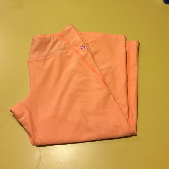 Peach/orange workout cropped pants