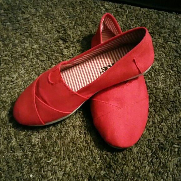 Red flats - Picture 3 of 3