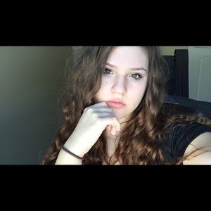 Meet your Posher, Caitlyn