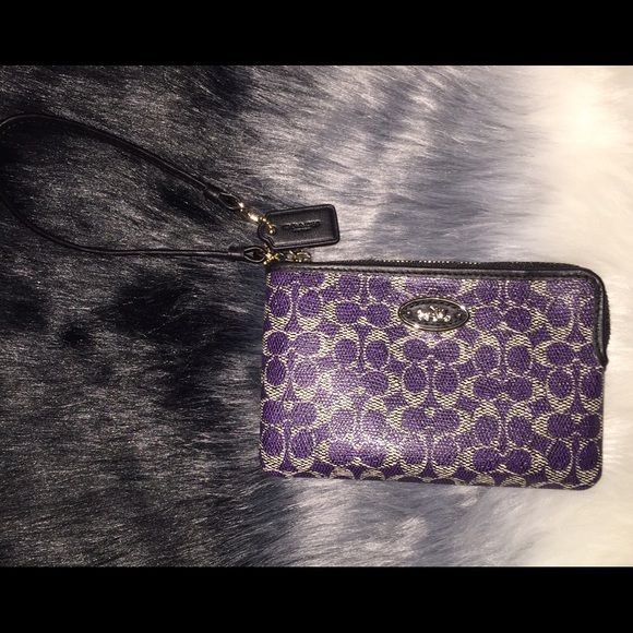 Coach Wristlet 💜