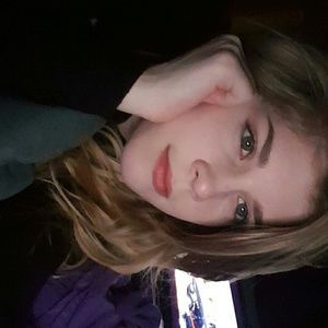 Meet your Posher, Becca