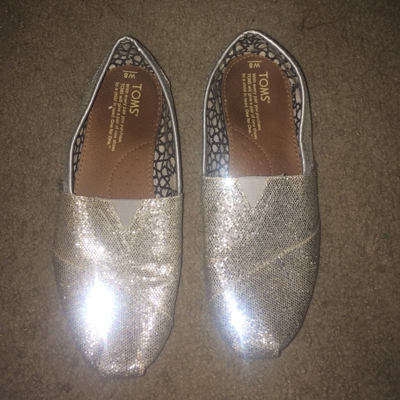 ❌SOLD❌ Silver sparkly Toms ✨ - Picture 1 of 4