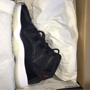 DEADSTOCK 72-10 Jordan 11's(2015 xmas release)