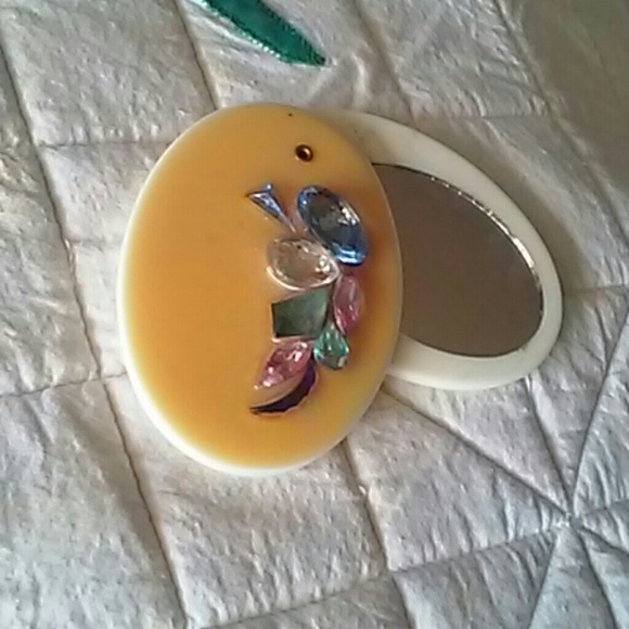 Novelty mirrow