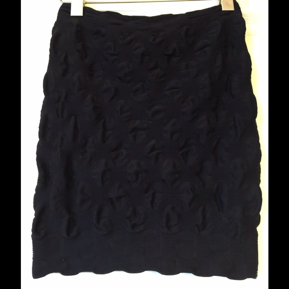 Excellent condition strapless Sm. black Bebe top!