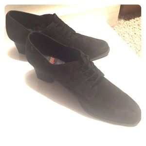 Black Heeled shoes