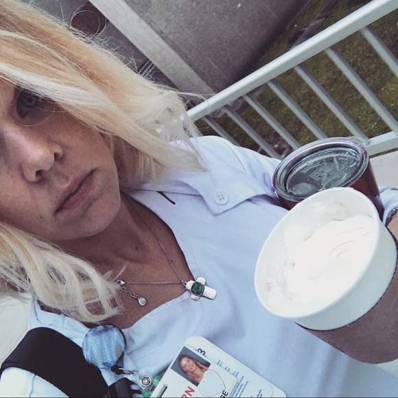 Meet your Posher, Christa - Picture 3 of 8