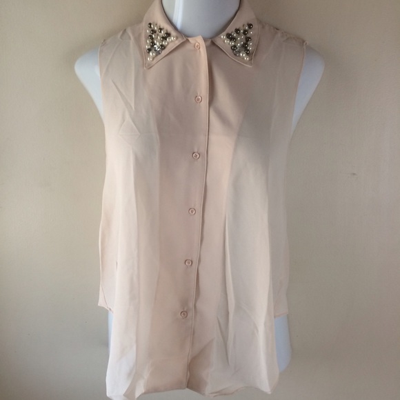 Toffs + Tufts Tops - Soft peach open back top w/ pearl collar