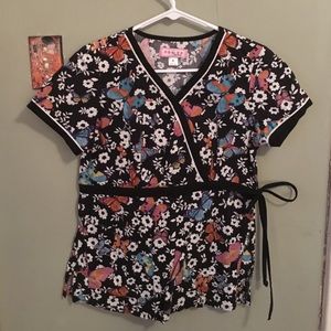 Koi scrub top size small