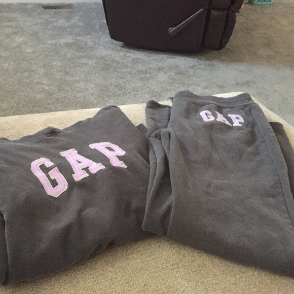 Women's size M GAP sweat suit