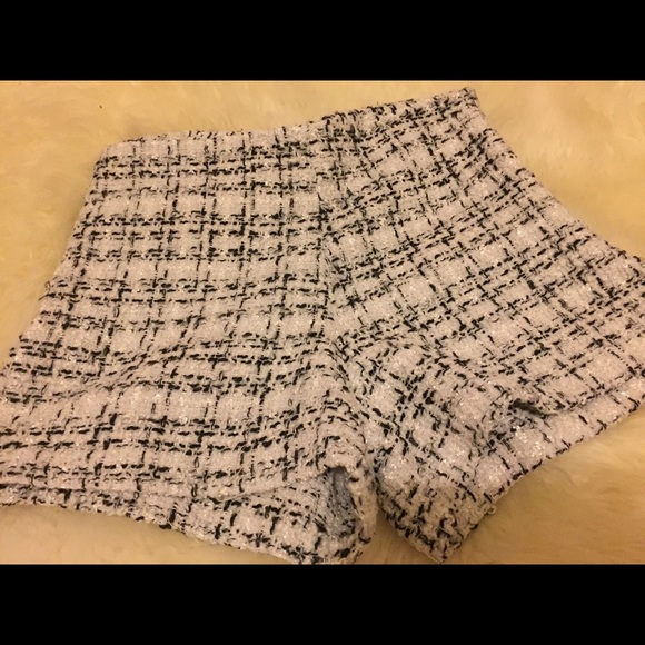 White elegant high waited shorts