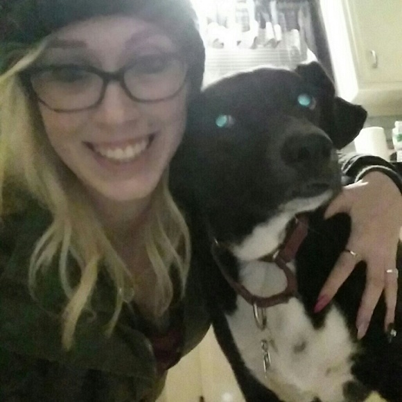 Meet your Posher, Stephanie - Picture 3 of 3