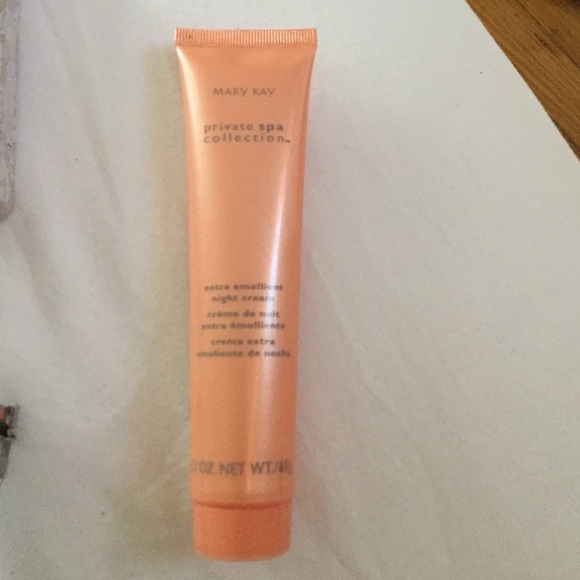 Mary Kay extra emollient night cream