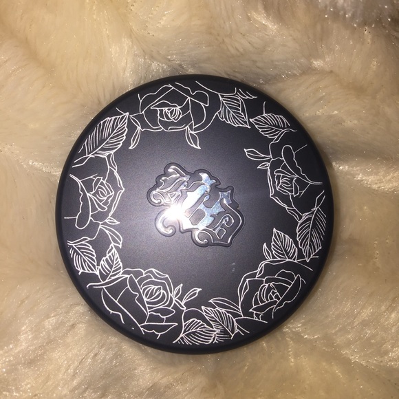 Kay Von D lock it tattoo powder foundation 💋