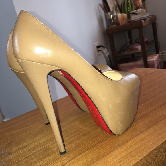 Christian louboutin daffodils nude open toe