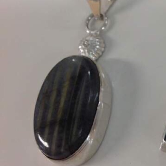 Labradorite Pendant - Picture 2 of 2