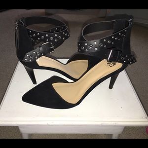 Pizza-toed ankle strapped heels