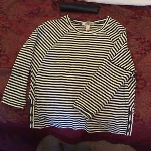 A sweater shirt thing