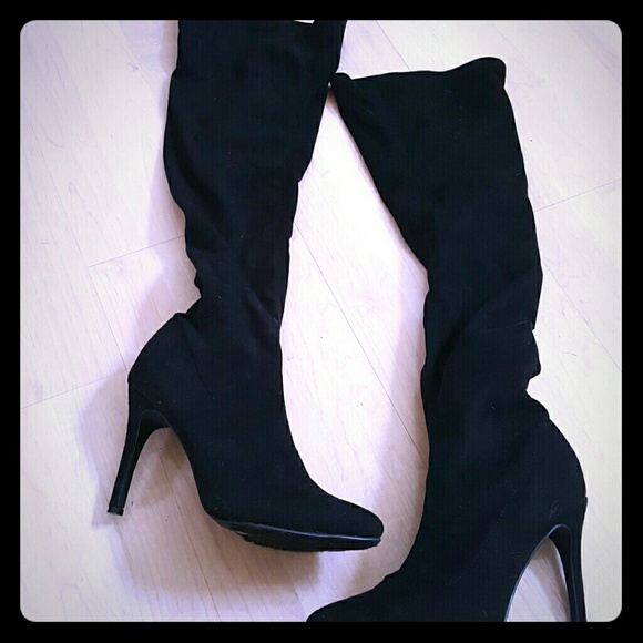 Almond toe boots