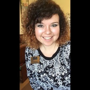 Meet your Posher, Caitlin