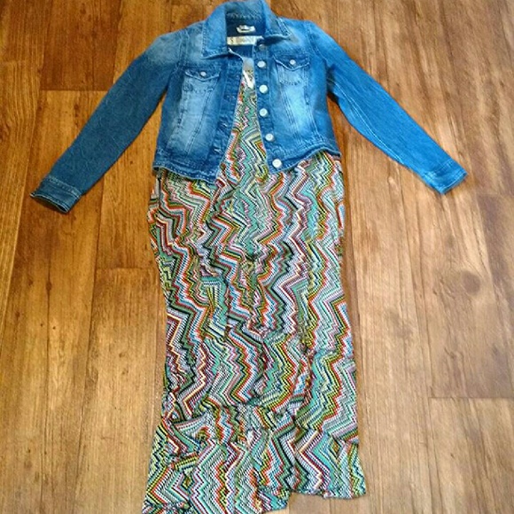 🎉HP!🎉 🎀SALE!🎀Multi Color High-Low Dress!