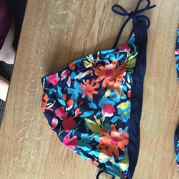 Hollister Floral Print Bikini - Picture 3 of 3
