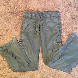 American Eagle size 2 green pants