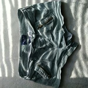 AE khaki green camo shorts!