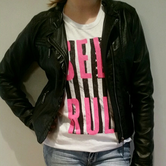 Very cute over a tank!♡♡