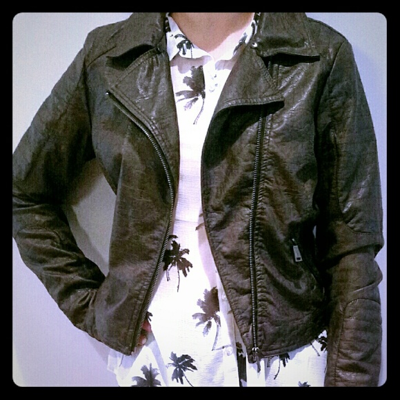 Great for fall over a cute tank! - Picture 1 of 4