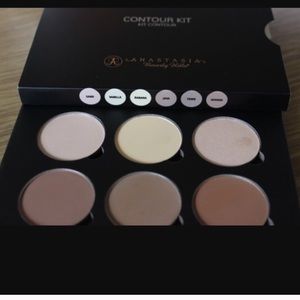 Brand new contour kit , light to medium!