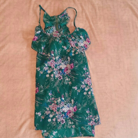 DONATED* Clearout🌞 Floral Halter-Top Tank - Picture 2 of 4