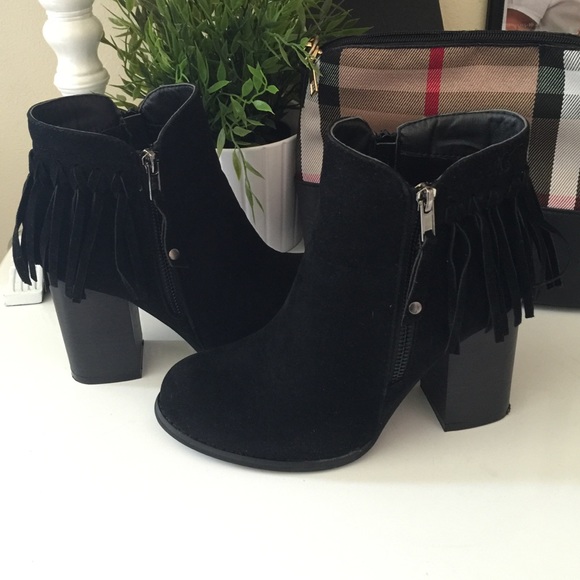 Black booties🌹