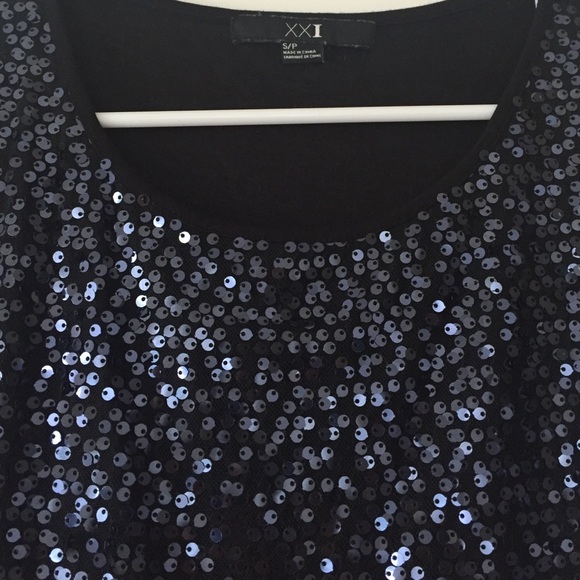 Sequin top - Picture 2 of 4