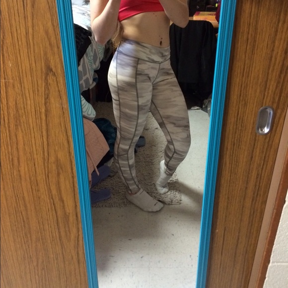 Womens Under Armor workout leggings
