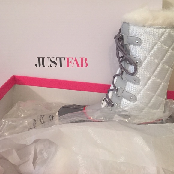 NWT white Justfab boots!