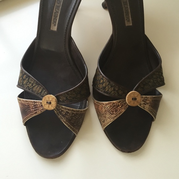 Manolo Blahnik Shoes - Manolo  Blahnik kitten heel slides